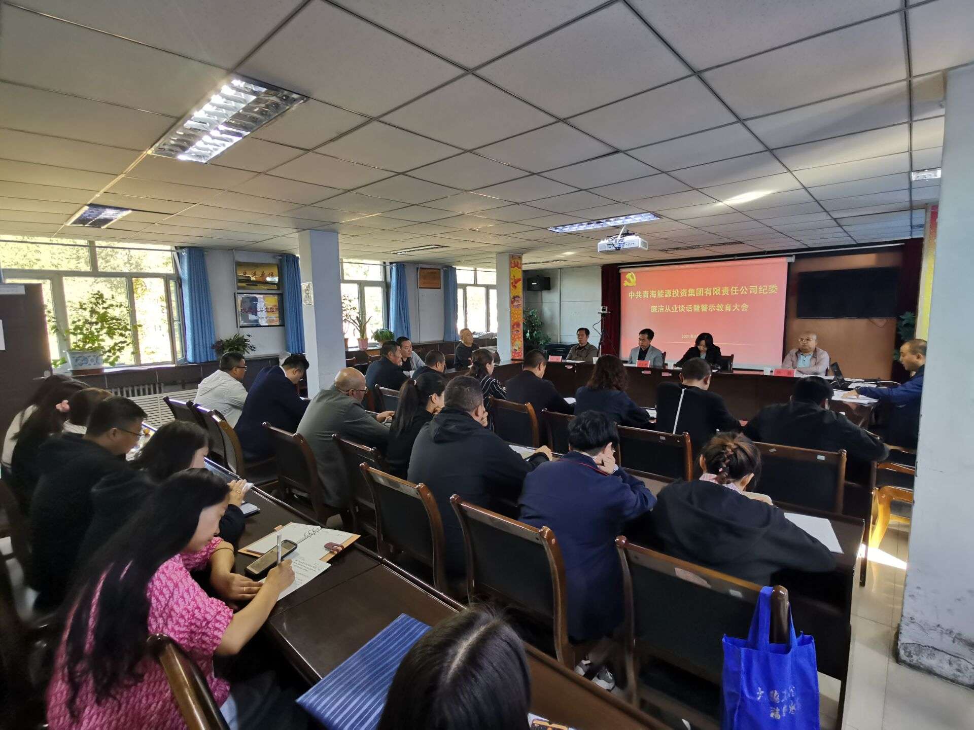 集團(tuán)公司紀(jì)委開(kāi)展廉潔談話活動(dòng)  黃奇中攝.jpg